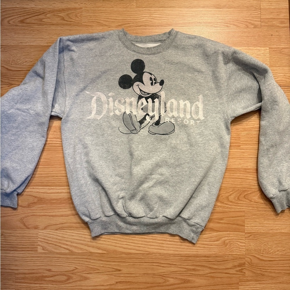 Vintage Mickey Mouse Graphic Gray Long Sleeve Disneyland Resort Sweatshirt Med